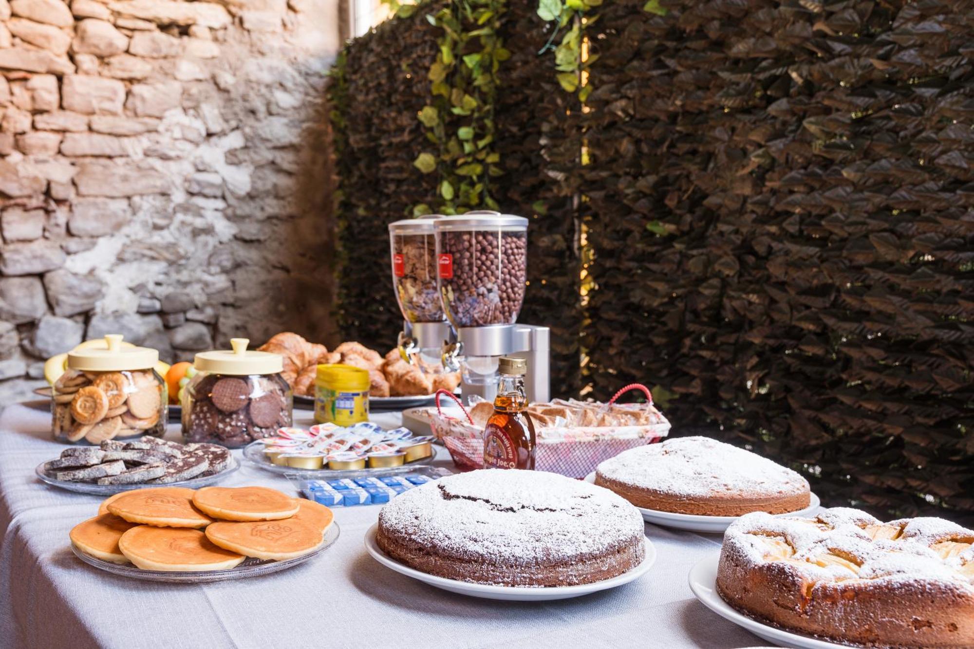 B&B La Corte And Home Restaurant - Free Parking - 10 Minutes To The Lake And Centre Como Exterior photo