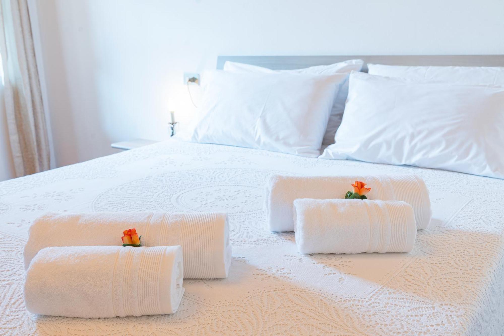 B&B La Corte And Home Restaurant - Free Parking - 10 Minutes To The Lake And Centre Como Exterior photo
