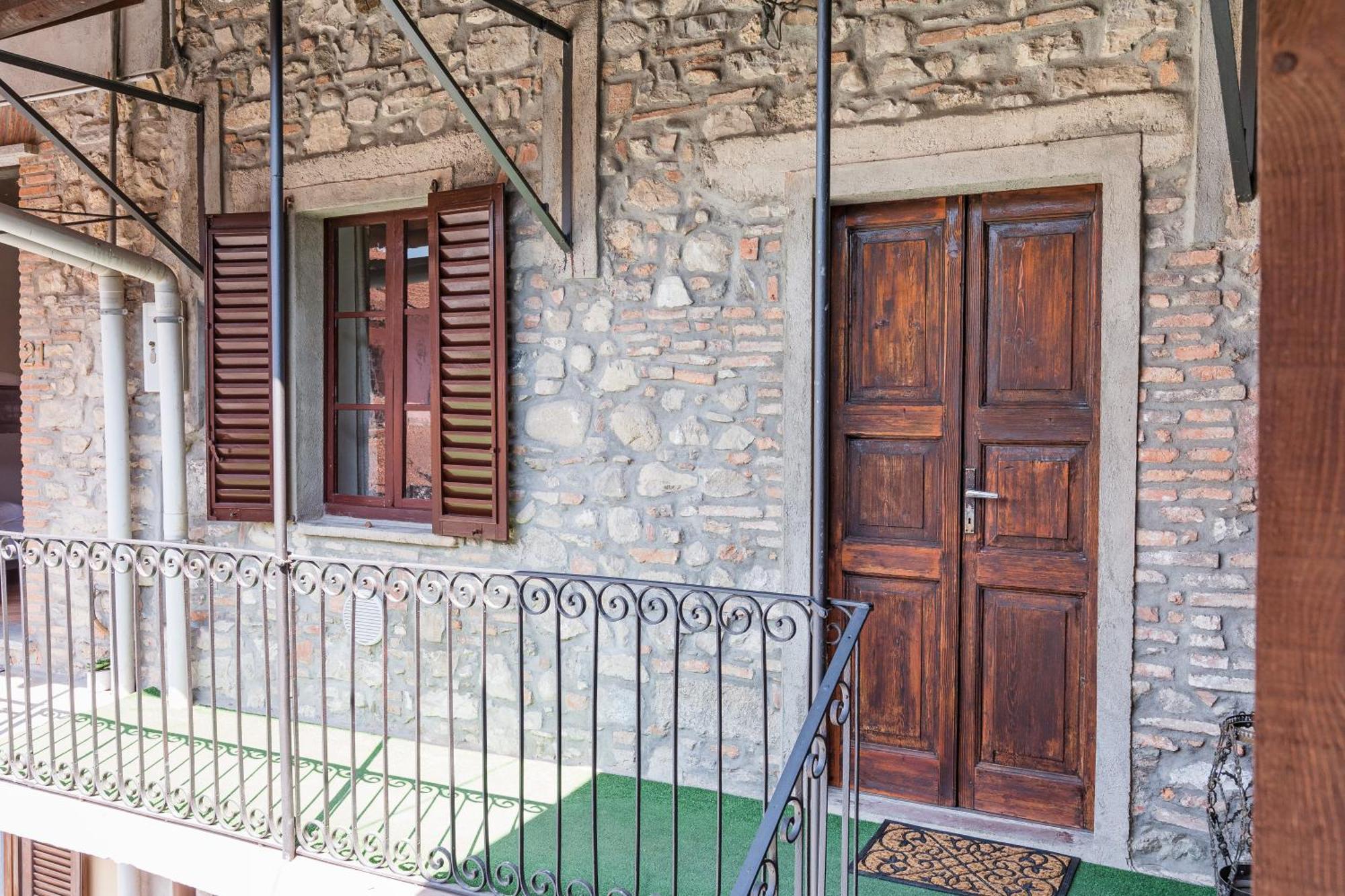 B&B La Corte And Home Restaurant - Free Parking - 10 Minutes To The Lake And Centre Como Exterior photo