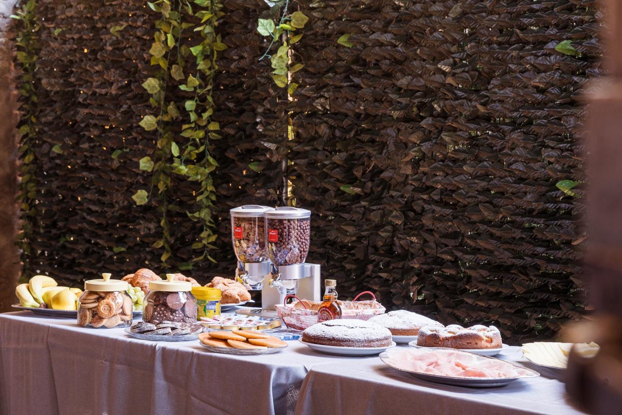 B&B La Corte And Home Restaurant - Free Parking - 10 Minutes To The Lake And Centre Como Exterior photo