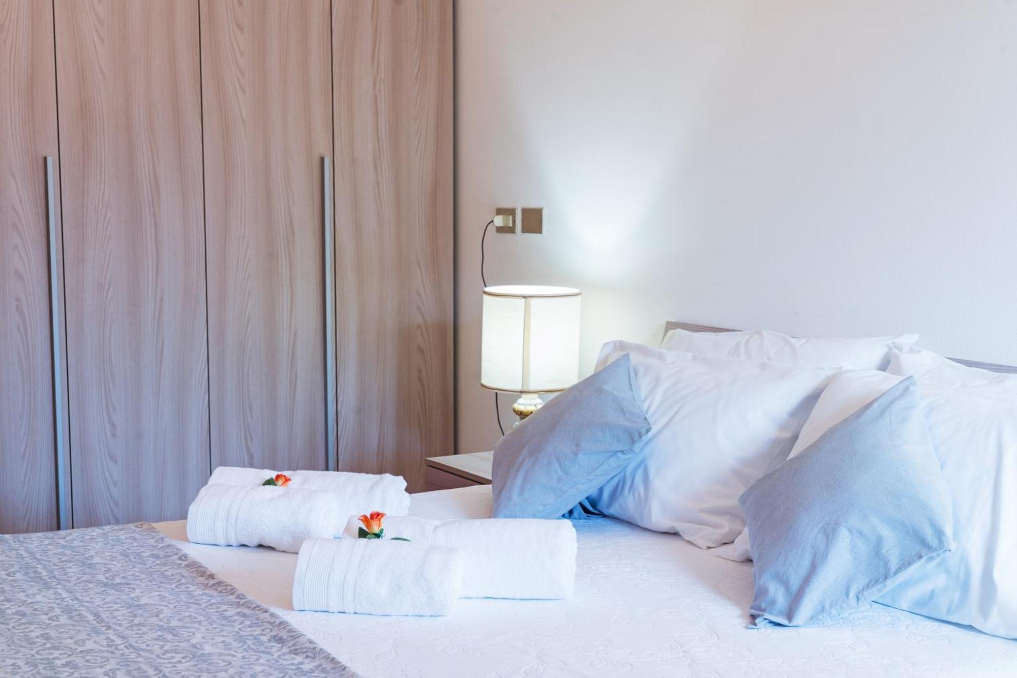 B&B La Corte And Home Restaurant - Free Parking - 10 Minutes To The Lake And Centre Como Exterior photo