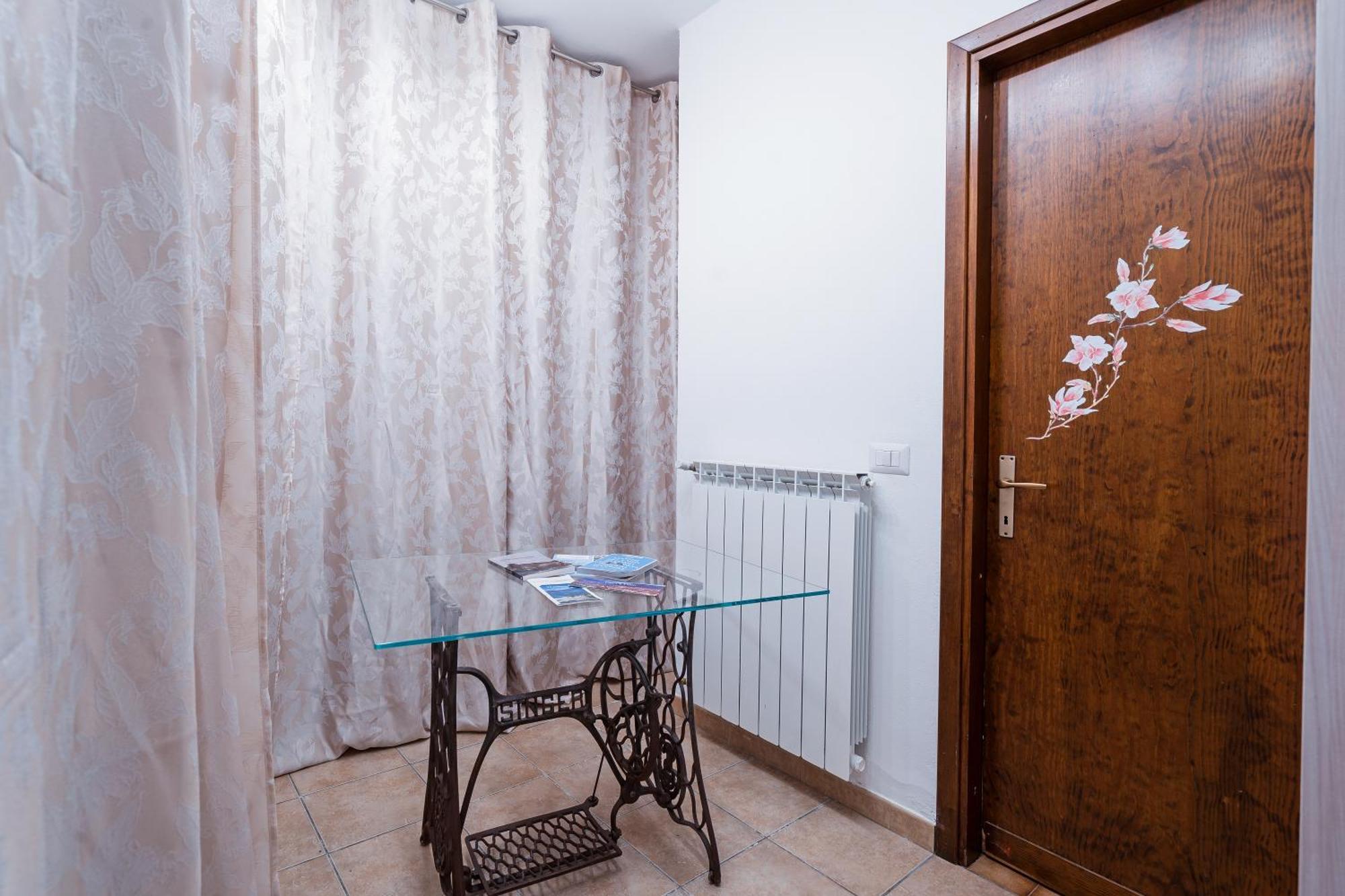 B&B La Corte And Home Restaurant - Free Parking - 10 Minutes To The Lake And Centre Como Exterior photo