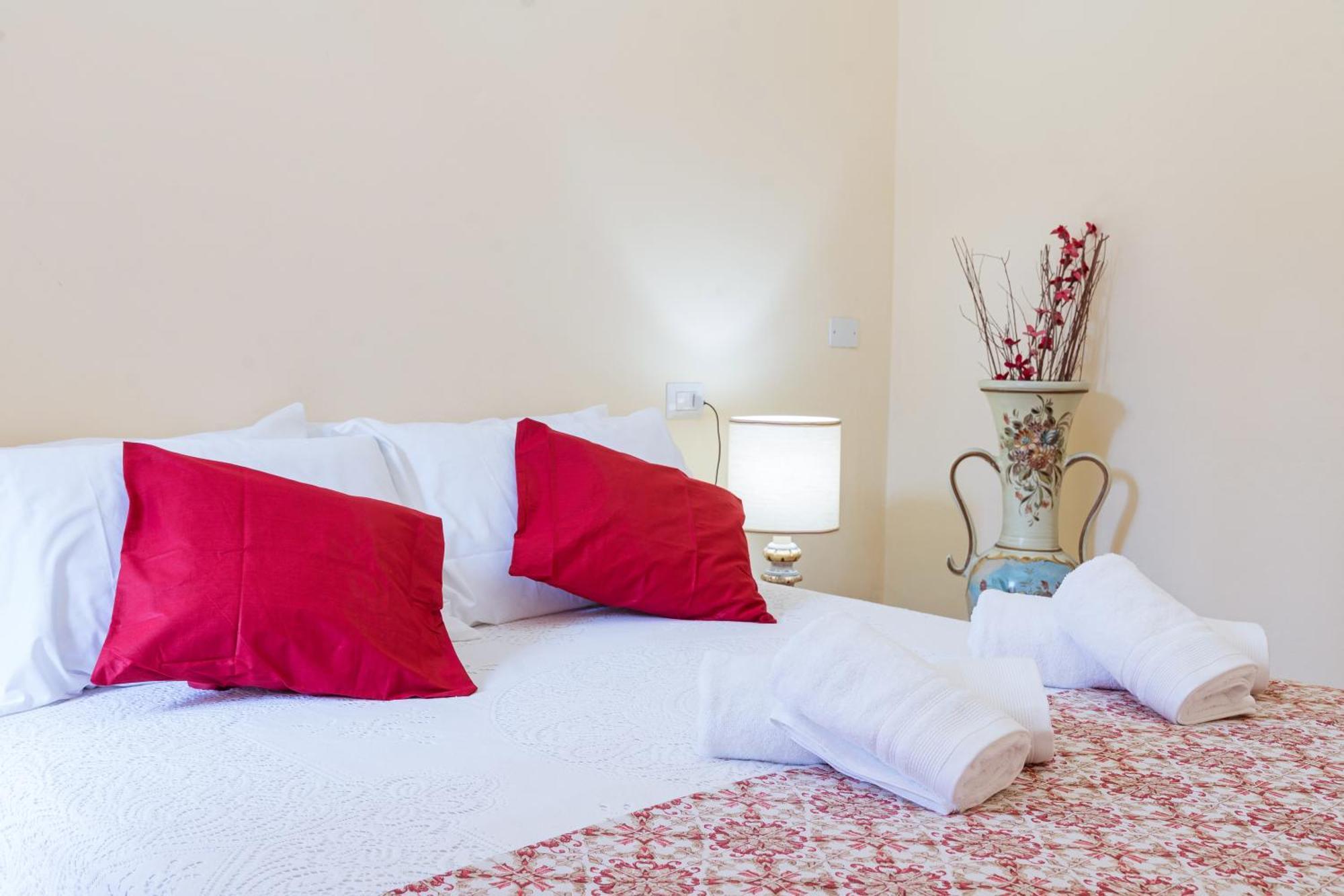 B&B La Corte And Home Restaurant - Free Parking - 10 Minutes To The Lake And Centre Como Exterior photo