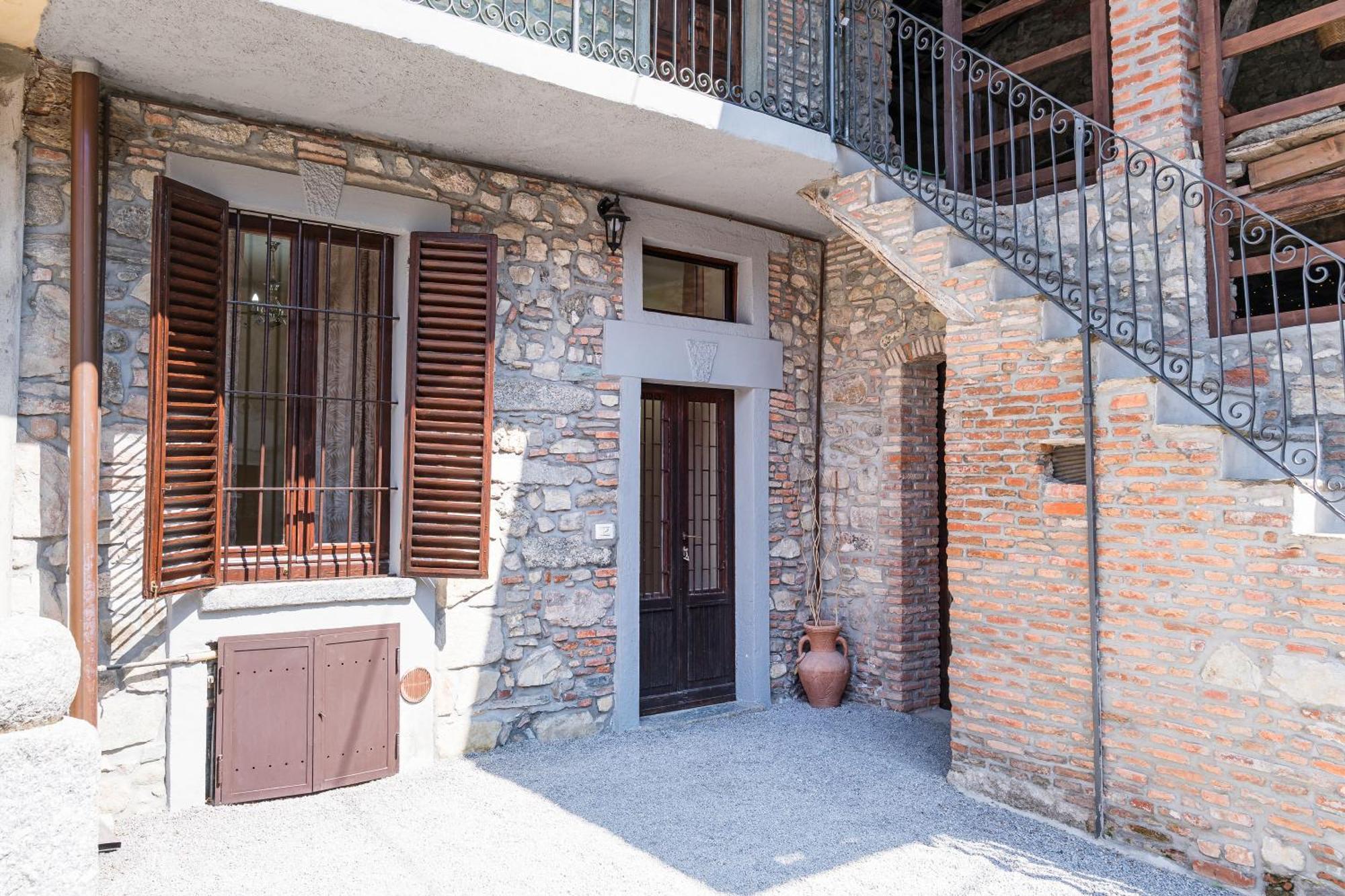 B&B La Corte And Home Restaurant - Free Parking - 10 Minutes To The Lake And Centre Como Exterior photo