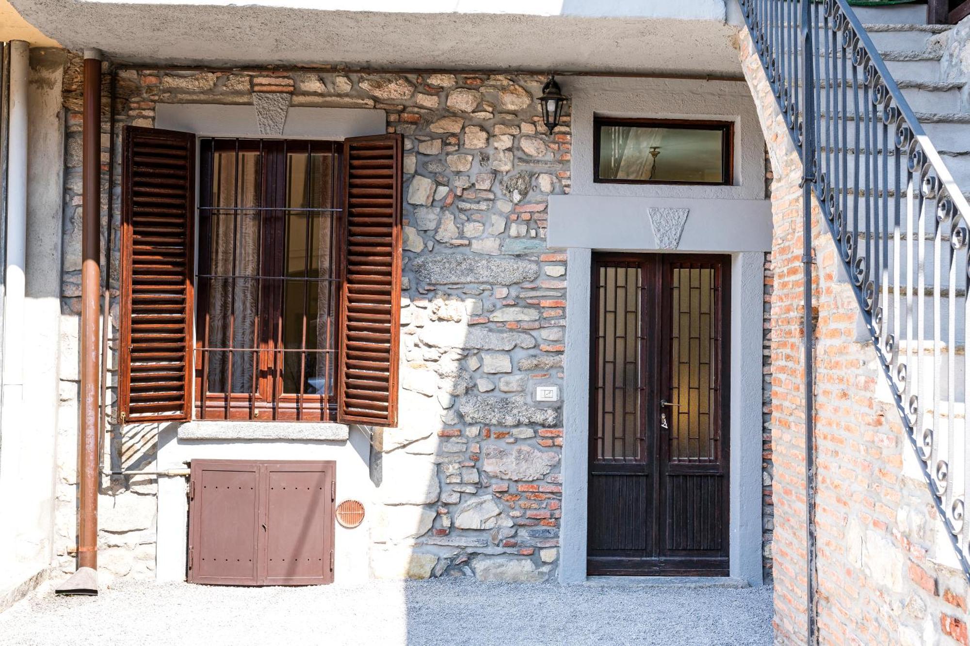 B&B La Corte And Home Restaurant - Free Parking - 10 Minutes To The Lake And Centre Como Exterior photo